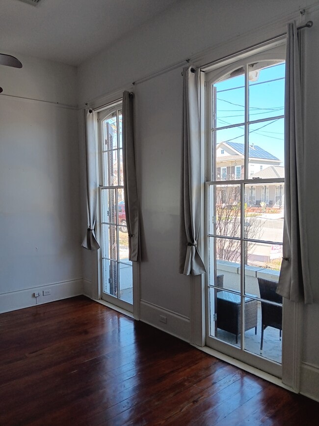 Building Photo - 220 Amelia St