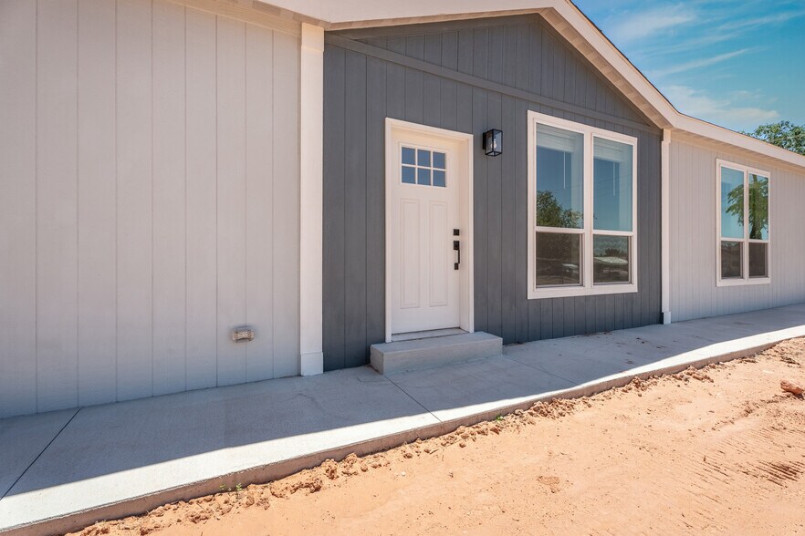 Building Photo - 464 Jessop Ave