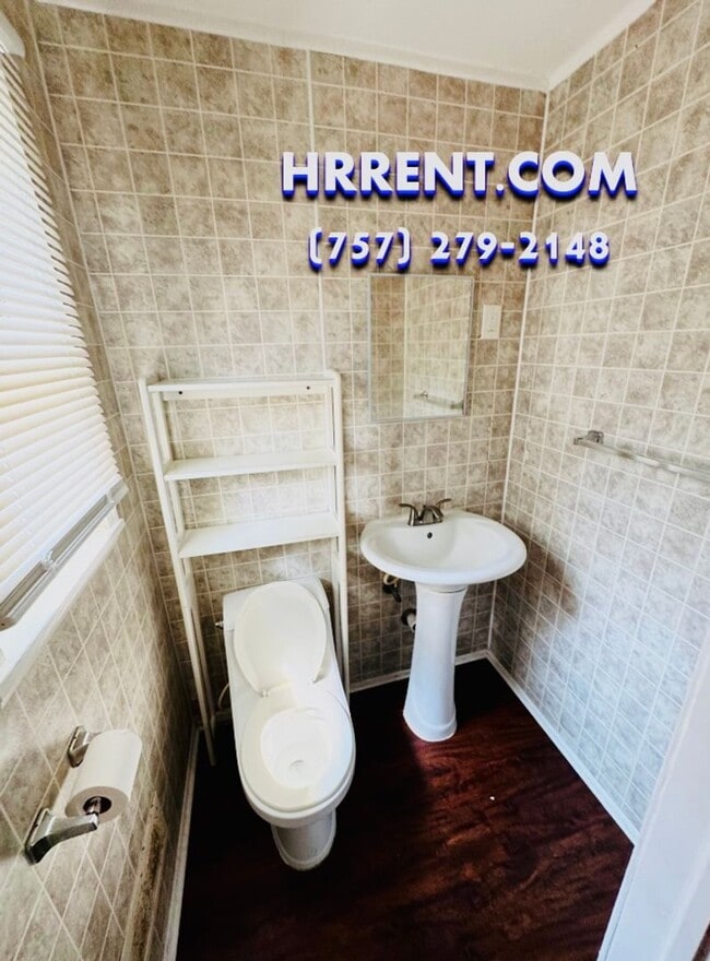 Building Photo - Beautiful 3 Bedroom 2.5 Bathroom Ranch Style Home located in the Northside area of Norfolk!