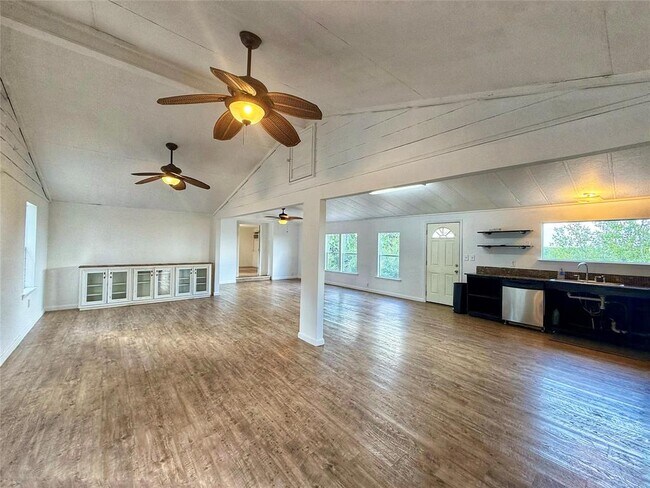 Building Photo - 10601 Ridge Rim Dr