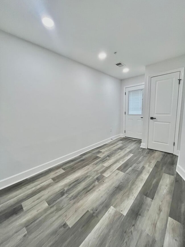 Building Photo - 1510 10th St NW