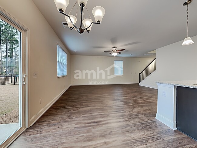 Building Photo - 617 W Lionel Rd