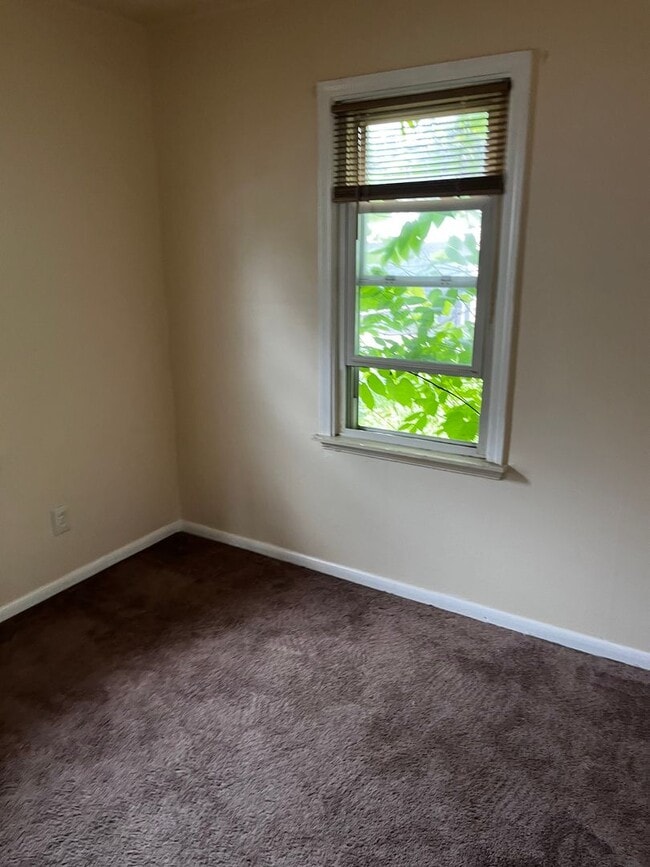 Building Photo - 2 Bedroom Home in Westland