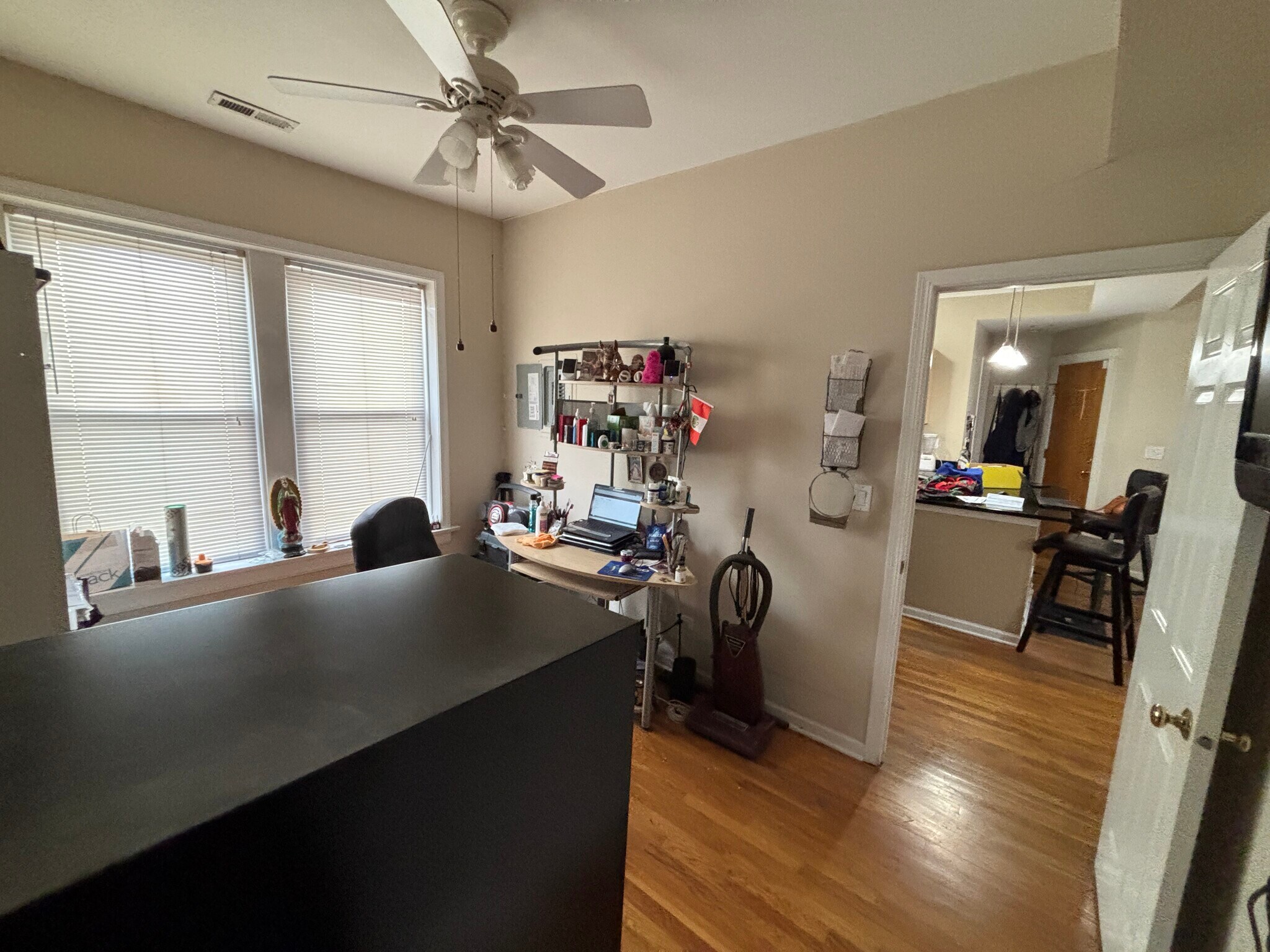 Building Photo - 3021 W Cullom Ave