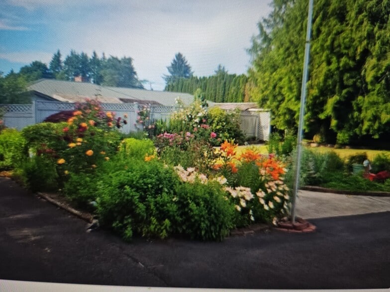 Building Photo - 879 King Rd