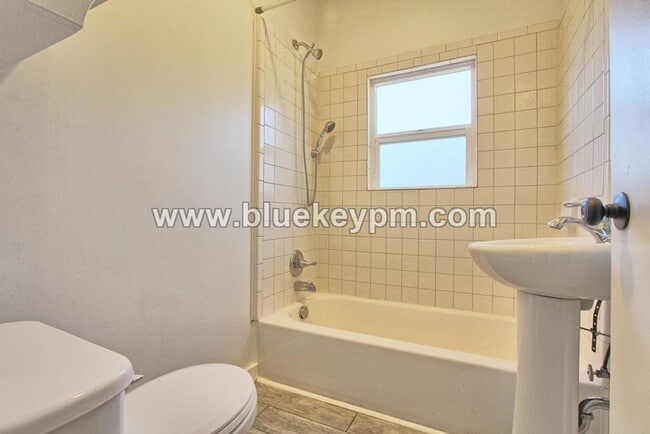 Building Photo - 3 Bed, 1.5 Baths Home in Yacolt