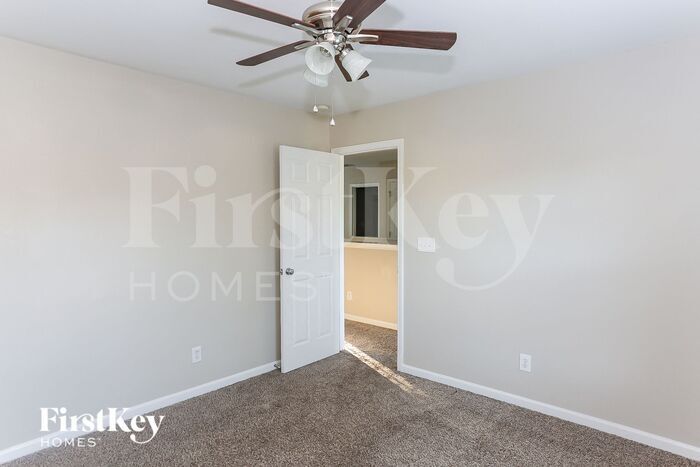 Building Photo - 11101 Dulin Creek Blvd