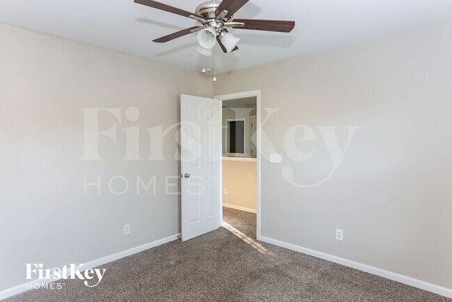 Building Photo - 11101 Dulin Creek Blvd