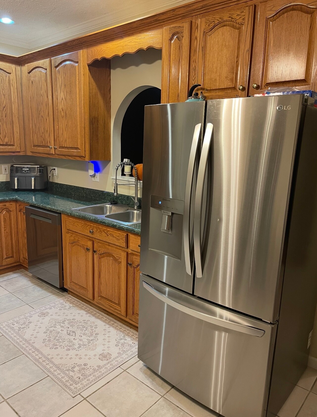 Building Photo - 1694 Red Oak Dr