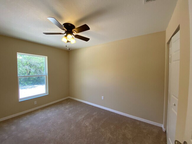 Building Photo - COMING SOON.  NOT AVAILABLE TO SHOW UNTIL MID MAY*** Marion Oaks - Welcome Home