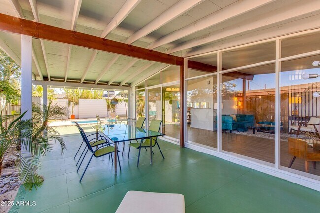 Building Photo - 421 N Evergreen St