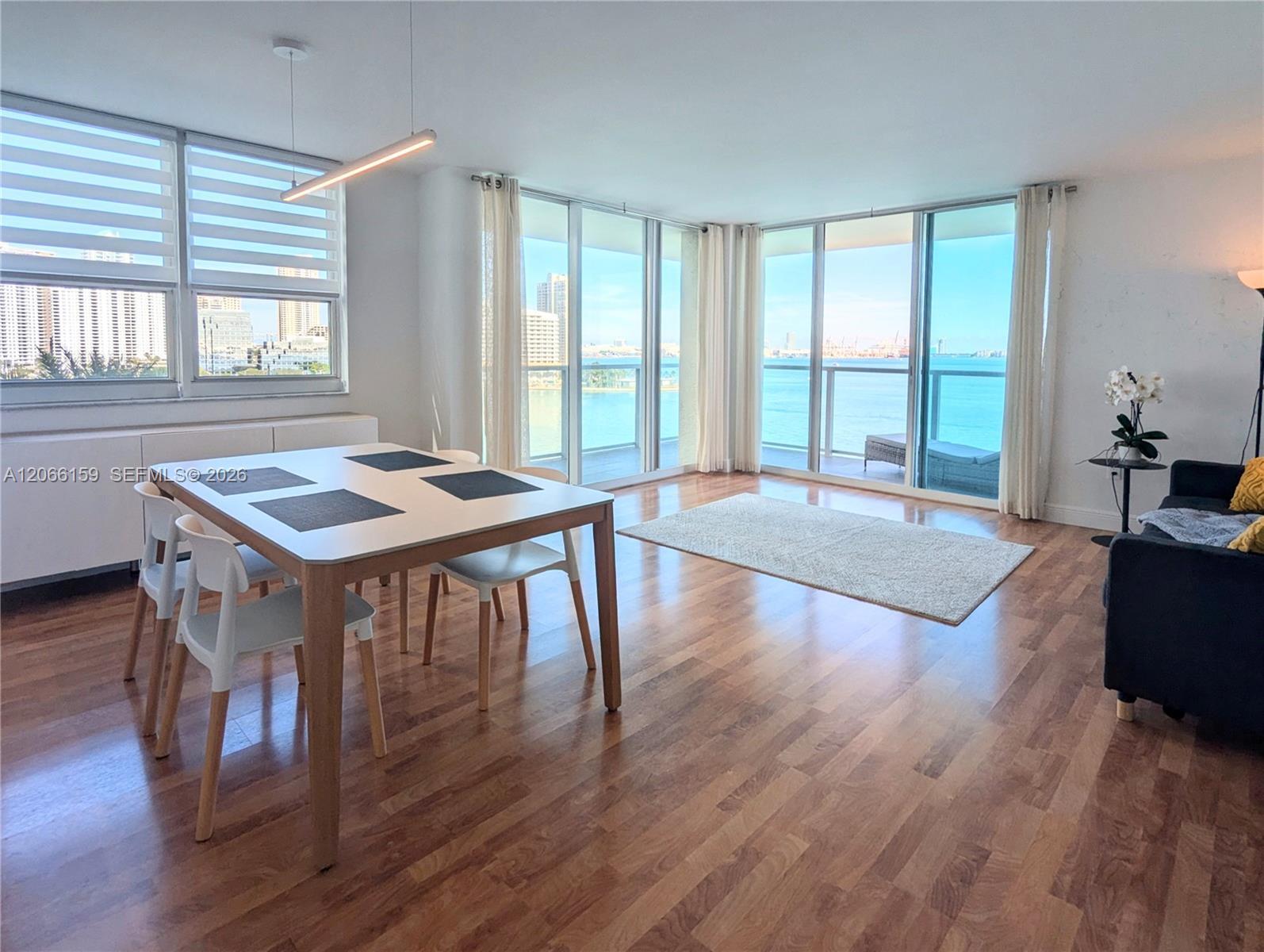 Building Photo - 1155 Brickell Bay Dr