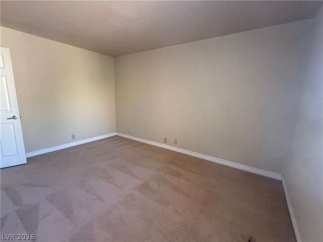 Building Photo - 5350 River Glen Dr