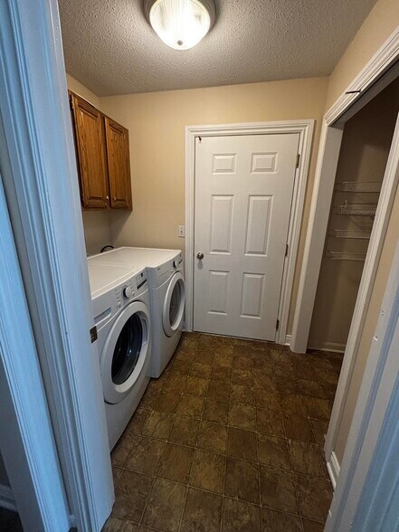 Washer & Dryer - 542 Pewaukee Rd