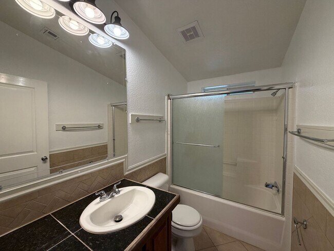 Building Photo - 3 Bedroom Single Story Home Available Near Unser Blvd SW & Bridge Blvd SW!