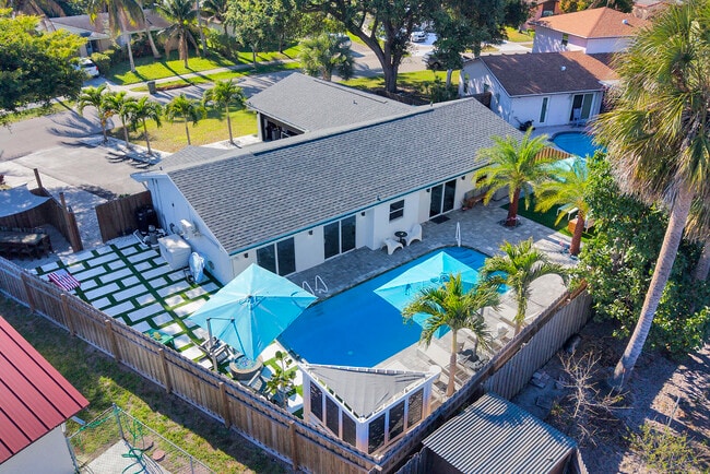 Building Photo - 707 W Boulevard Chatelaine