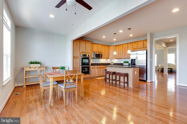 Building Photo - 2021 Crescent Moon Ct