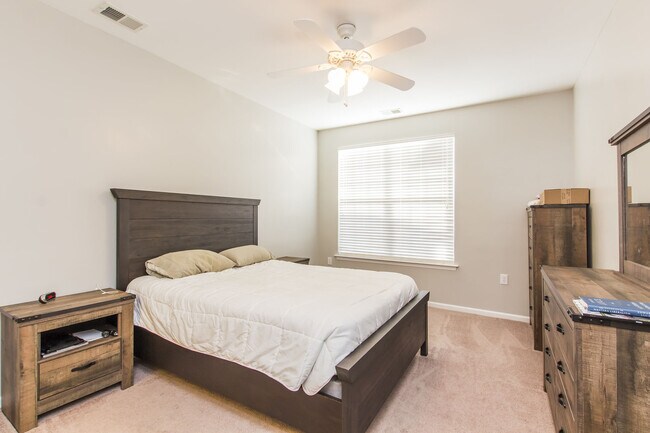 Building Photo - 1132 Grace Hill Dr