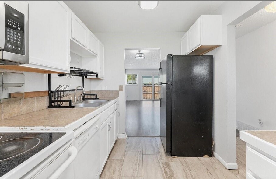 Building Photo - 5771 W 92nd Ave