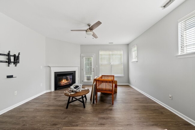 Building Photo - 8916 Camden Park Dr