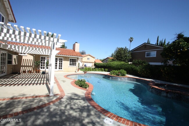 Building Photo - 186 Poplar Crest Ave