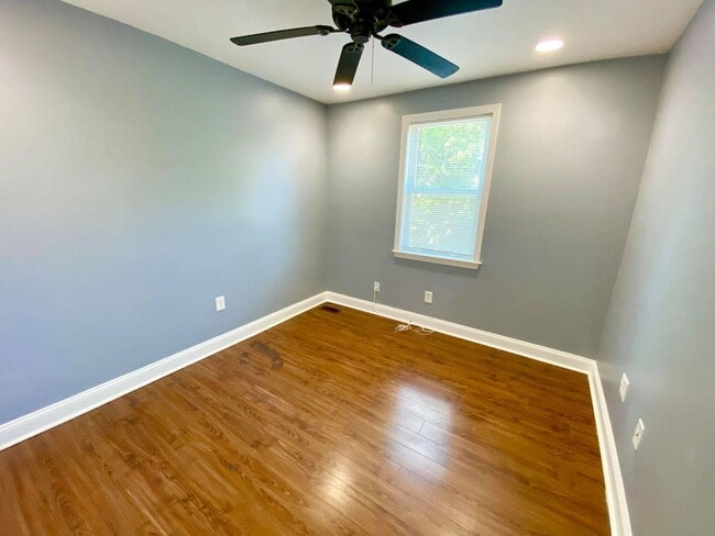 Building Photo - Charming 2bed/2ba Dundalk Townhome!