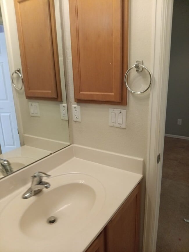 Building Photo - Four bedroom - Two bath, in Rio Rancho, St...