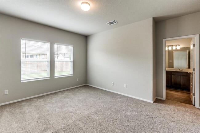 Building Photo - 140 Thunder Oak