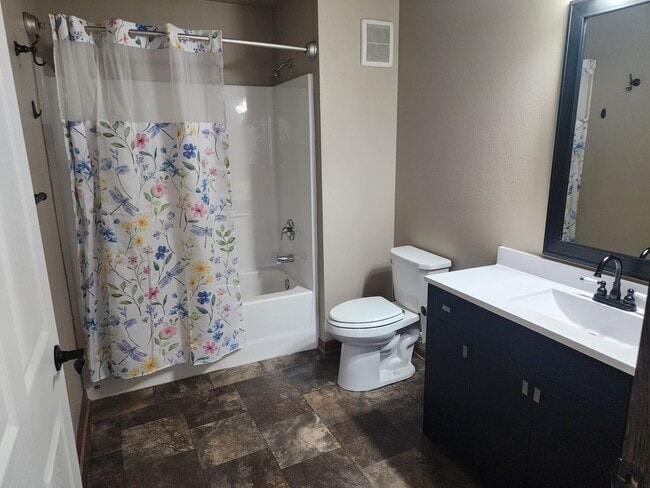 Building Photo - Two bedroom Town Home with attached double garage