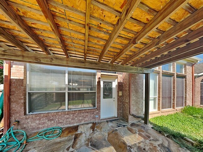 Building Photo - 2815 St Maria Dr