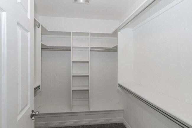 Building Photo - Stunning 3 Bedroom Home in Farmington