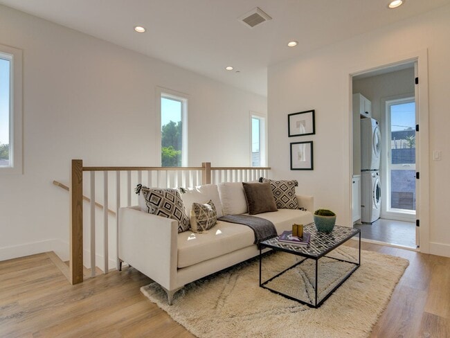 Building Photo - 6018-6018 Comey Ave