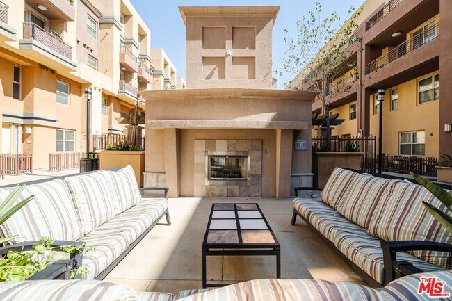 Building Photo - 201 E Angeleno Ave