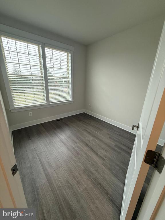 Building Photo - 253 Armenian Oak Dr