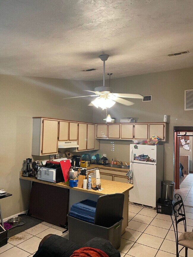 Building Photo - Perfect 1 Bedroom 1 Bathroom!