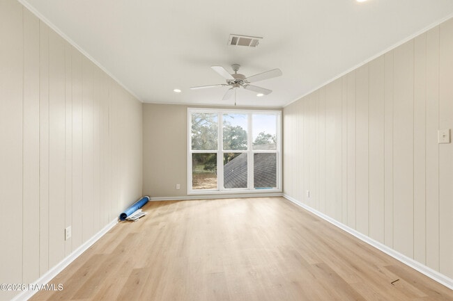 Building Photo - 1401 E Bayou Pkwy