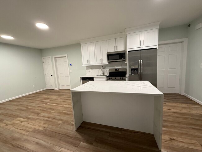 Building Photo - 213 Ely Ave