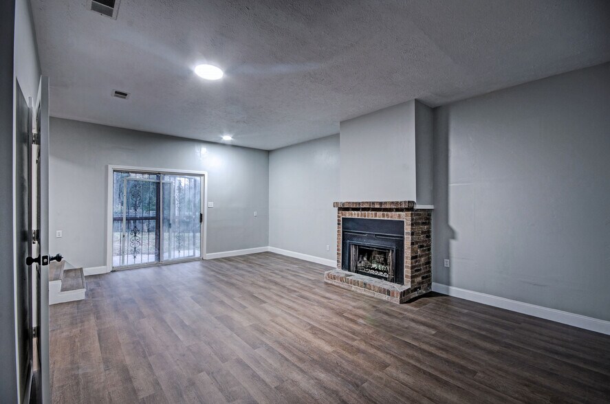 Building Photo - 4240 Azalea Dr