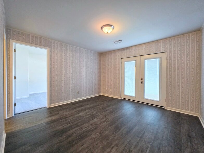 Building Photo - 521 Fox Ridge Ln