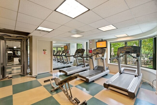 Building Photo - 400 N La Salle Dr