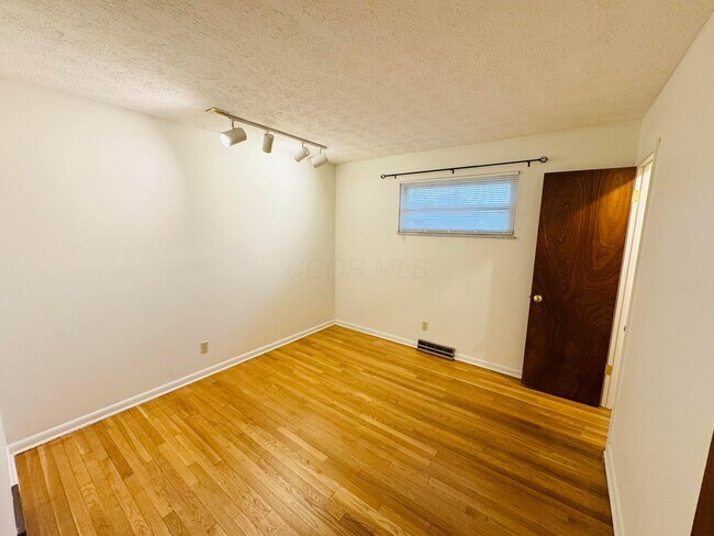 Building Photo - 1016 Lambeth Dr