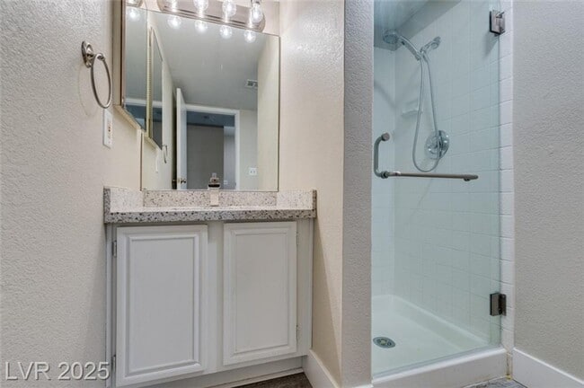 Building Photo - LOCATED IN GATED COMMUNITY JUST MINUTES FR...