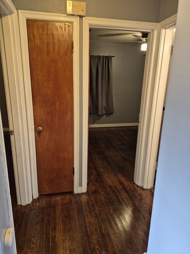 Building Photo - 8835 Murvale Dr