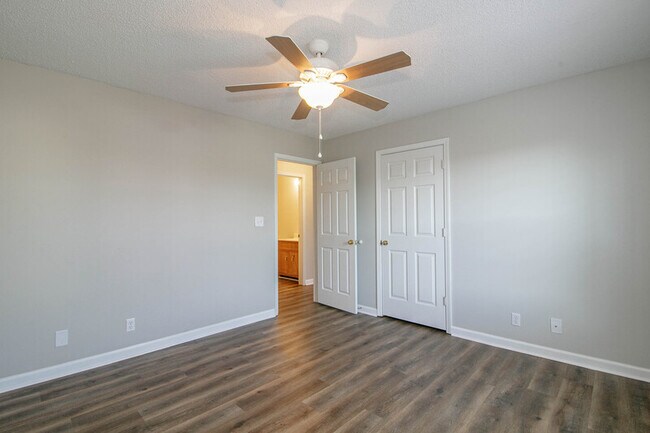 Building Photo - 233 Waterford Dr