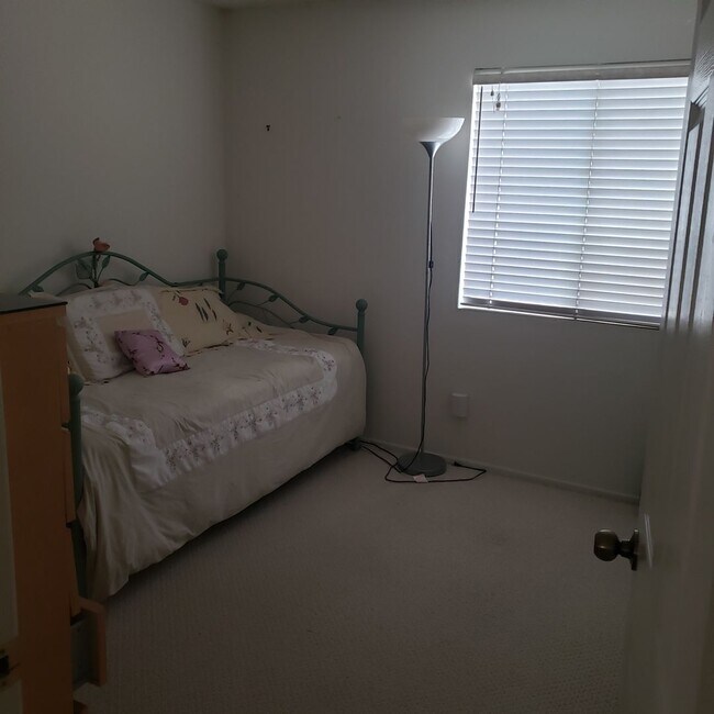 Building Photo - (Mission Grove) 5 BEDROOM, 1 bedroom downstairs! HOUSE!