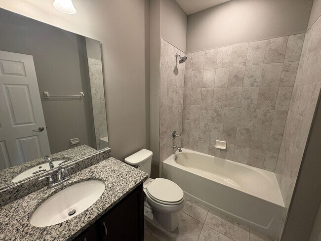 Building Photo - 3 Bed, 2 Bath Home with Screened Lanai & S...