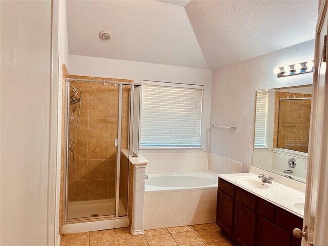 Building Photo - 1208 Rainbow Parke Dr