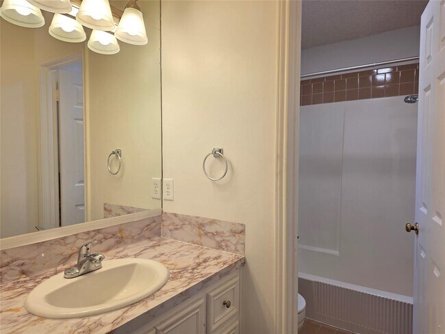 Building Photo - 505 W 18th St