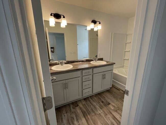 Building Photo - 343 Abode Ave