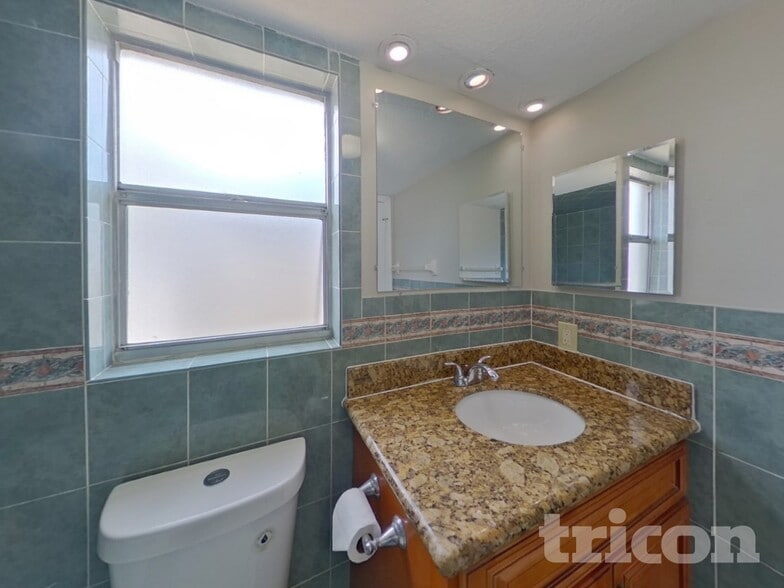 Building Photo - 2290 Colonial Dr